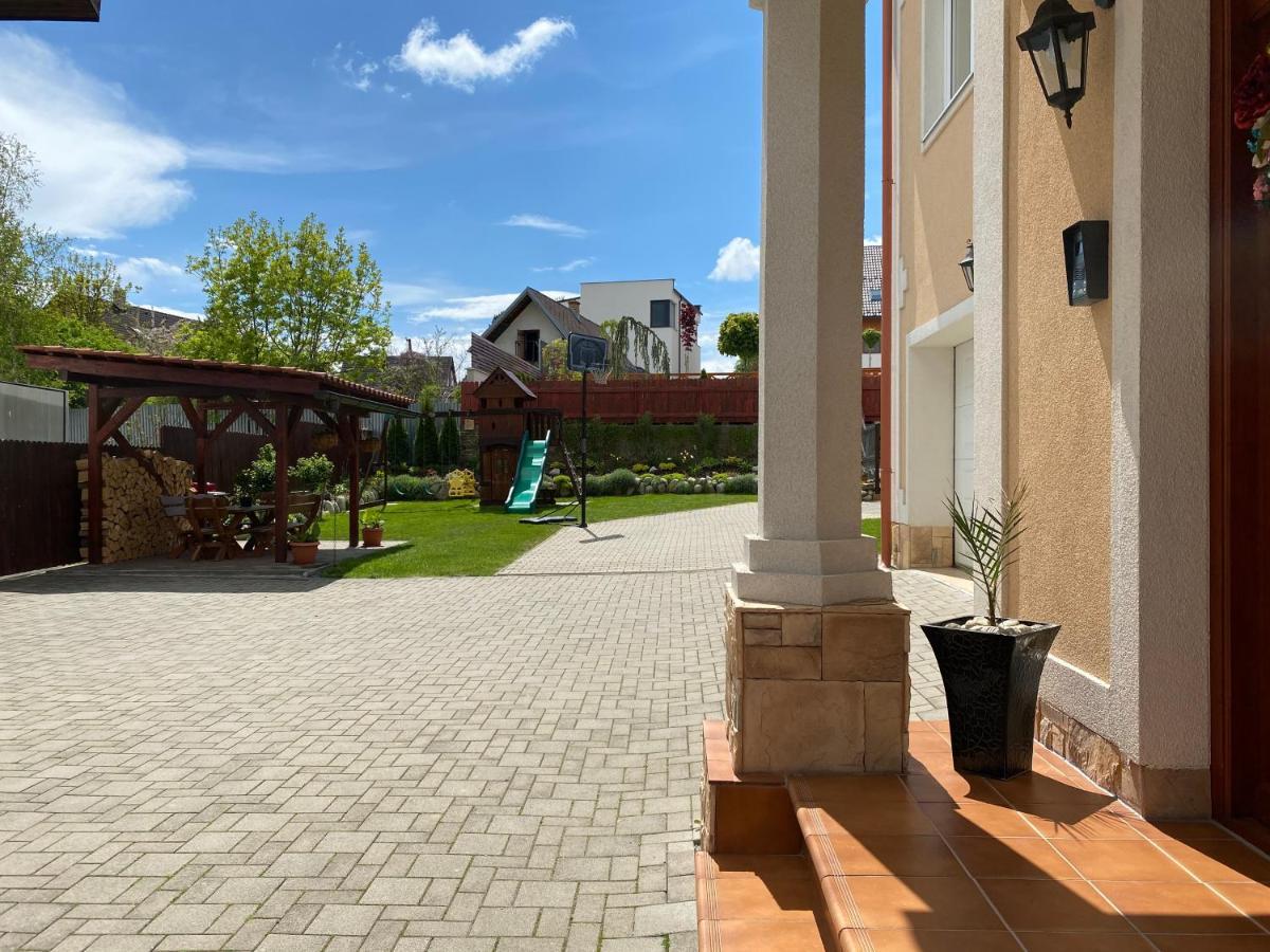 Villa Butterfly Nová Lesná エクステリア 写真